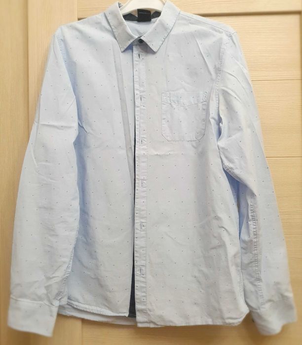 Детские вещи - рубашки, брюки.