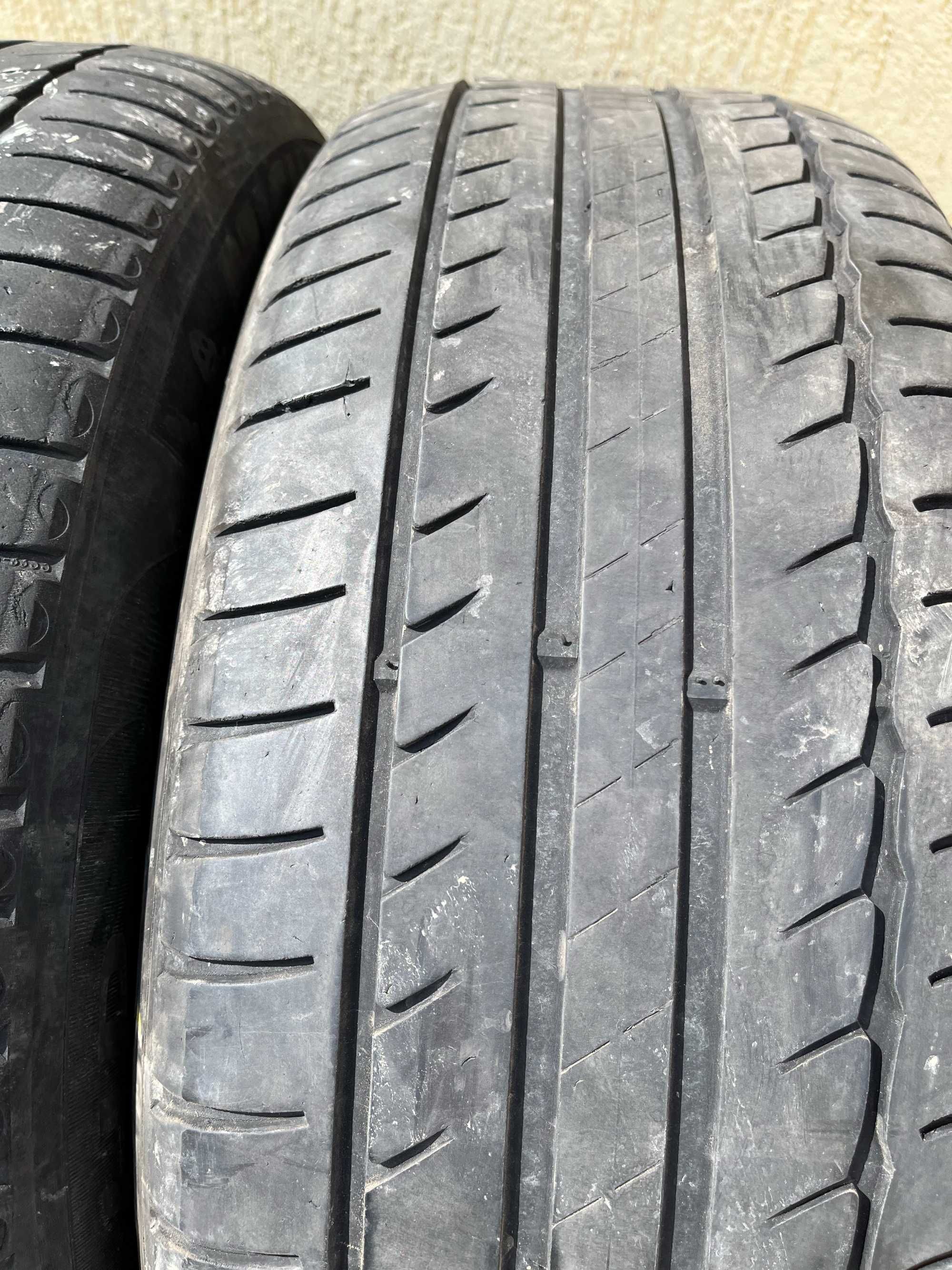 2 бр. летни гуми 215/55/17 Michelin DOT 4015 3,5-4 mm