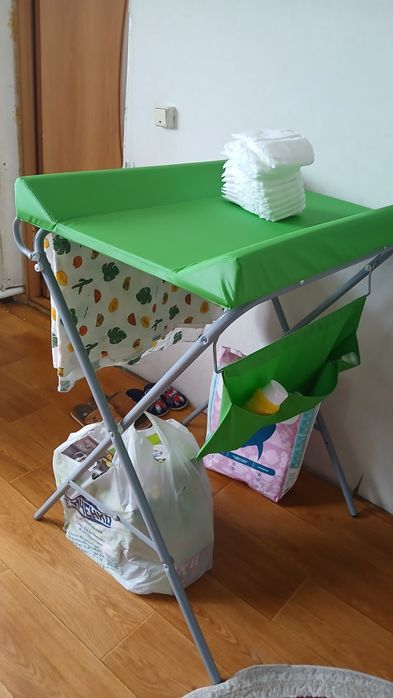 Продам пеленальный столик