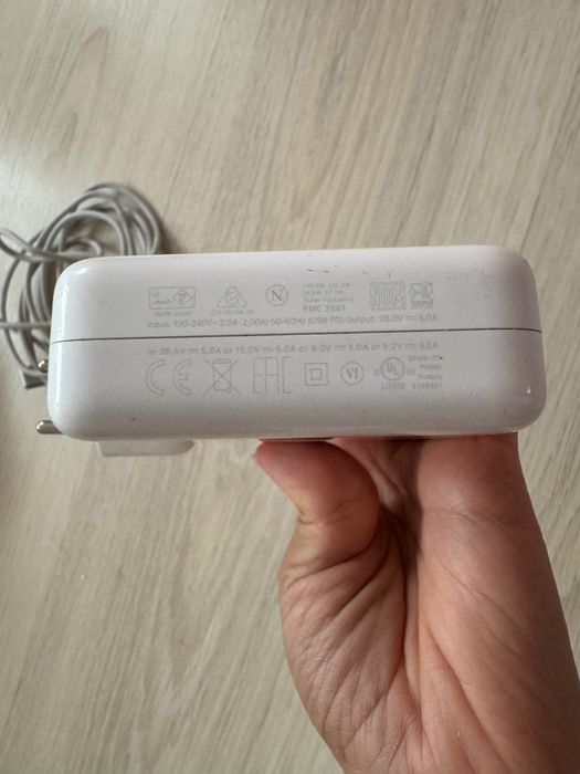 Зарядно за MacBook с MagSafe