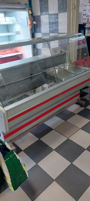 Vând vitrina frigorifica