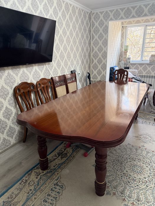 Стол со стульями