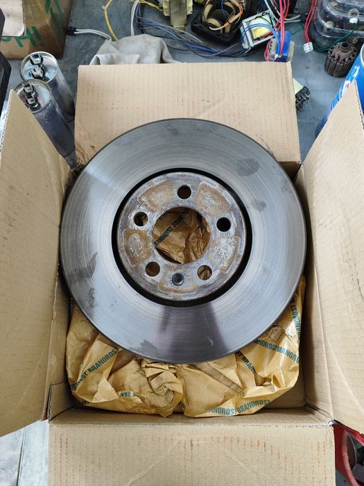 Тормозные диски HI-Q SD5408, SD5402 передние, задние Шкода Рапид компл