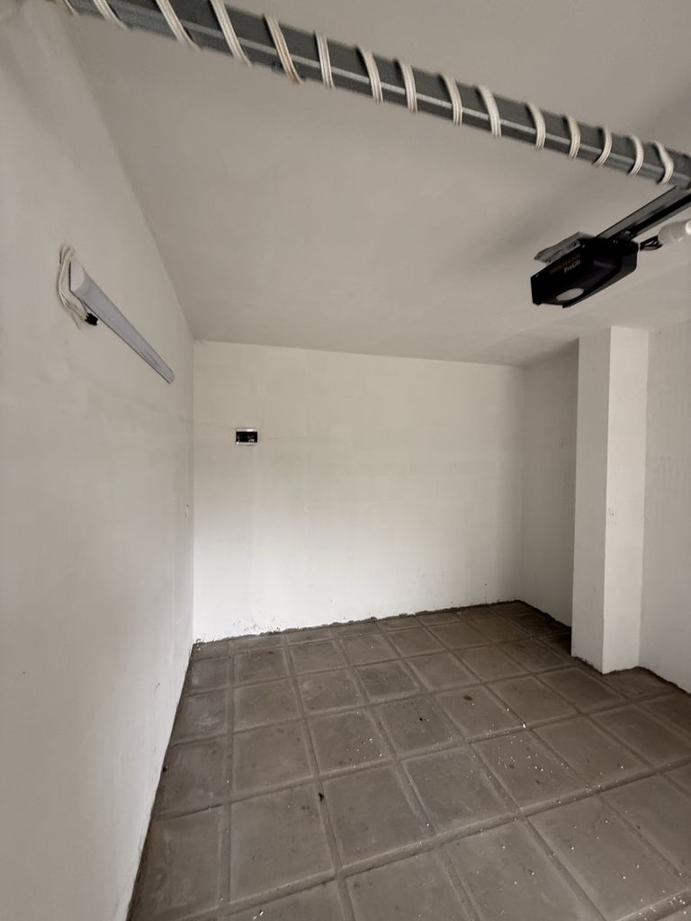 Дава се под наем Гараж / Паркомясто в София, Витоша - 25 кв.м за 178.5 € - Снимка #3