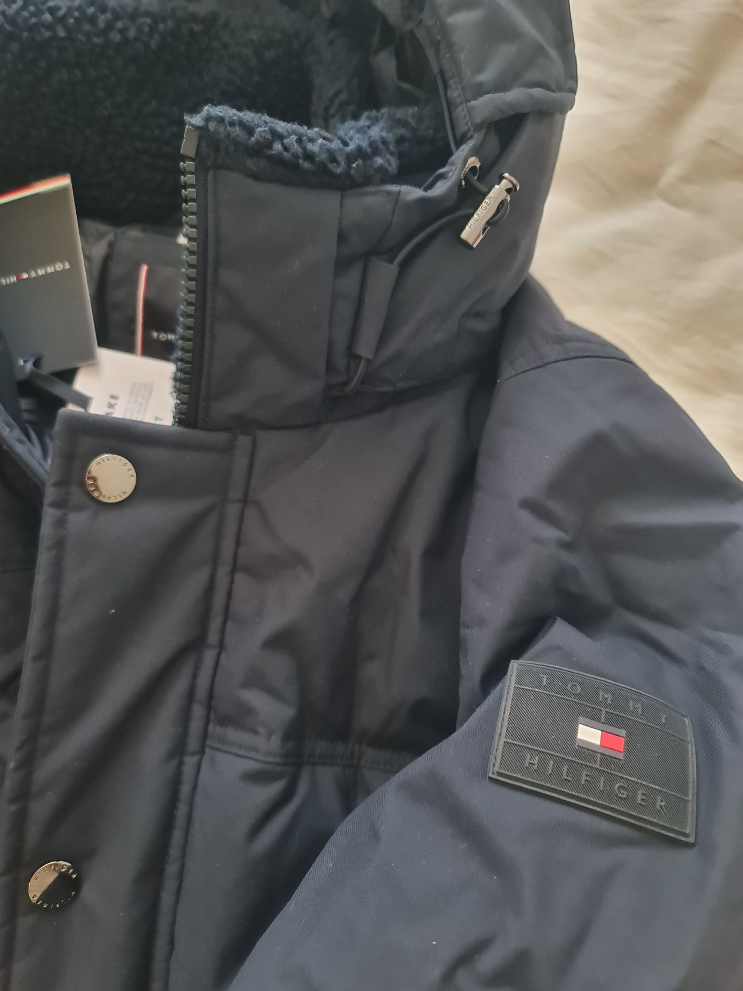 Tommy Hilfiger L размер  зимно яке-шуба