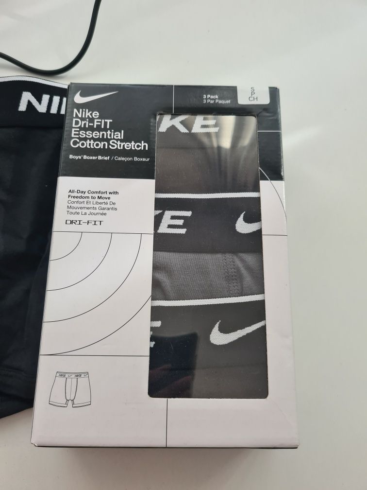 Vand  set boxeri nike copii marimea S(6-8ani)