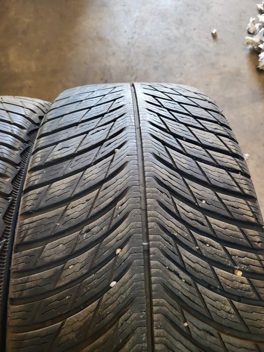 2 anvelope 225 45 R 19 Michelin iarna
