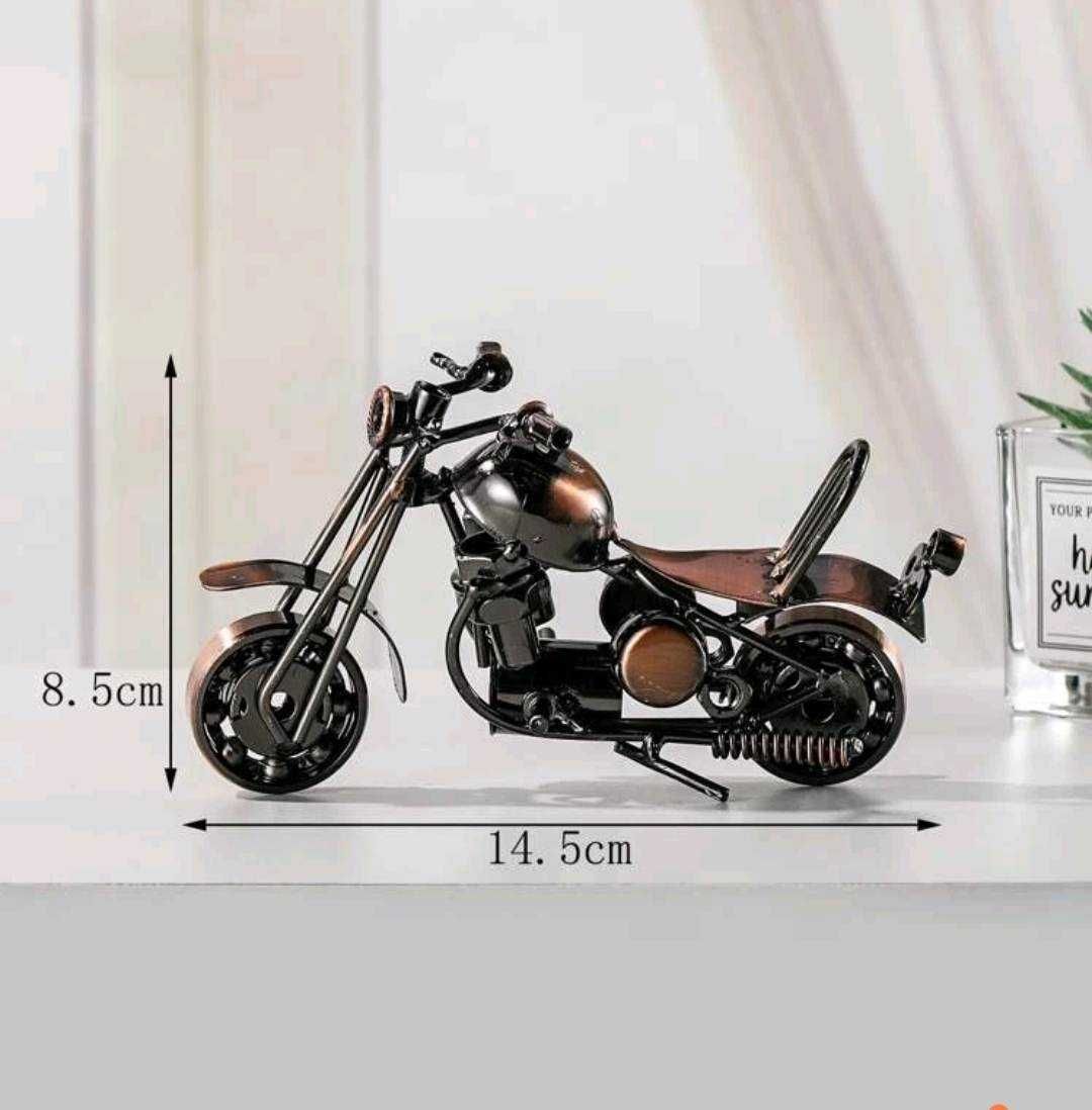 Motocicleta macheta de colectie din piulite , suruburi, rulmenti