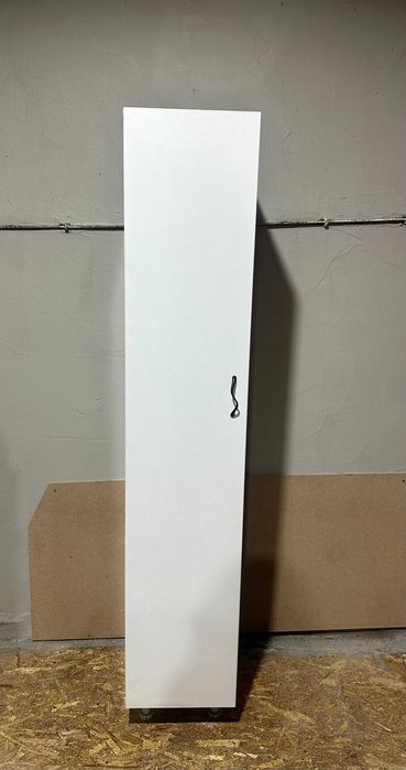 Dulap Alb cu usa si rafturi; Dulap cu polite tip soldat