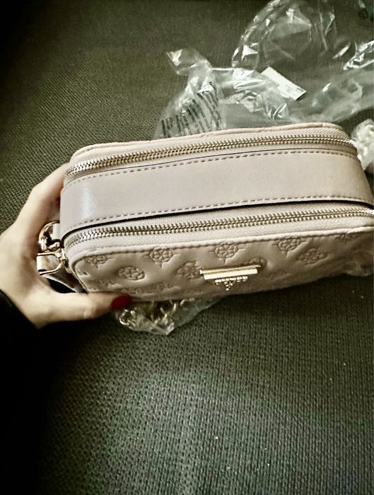 GUESS Чанта guess в розово