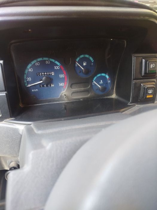 Dams rangi oq kiraska toza