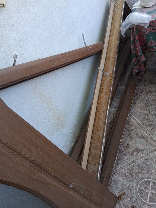 Vind usi de interior trei bucăți ,doar doua au și toc.