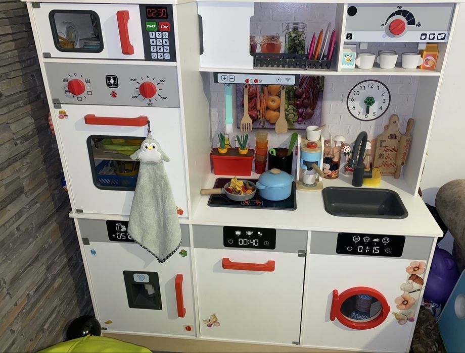 Se vinde Bucatrie ,Magazin,Scaun dionozaur