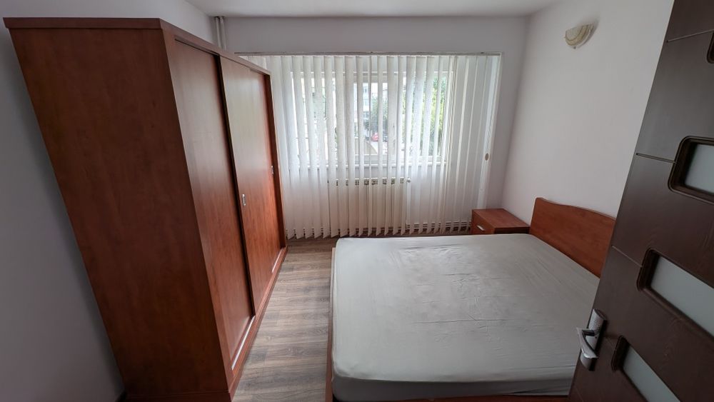 Vând apartament cu două dormitoare și sufragerie open space.