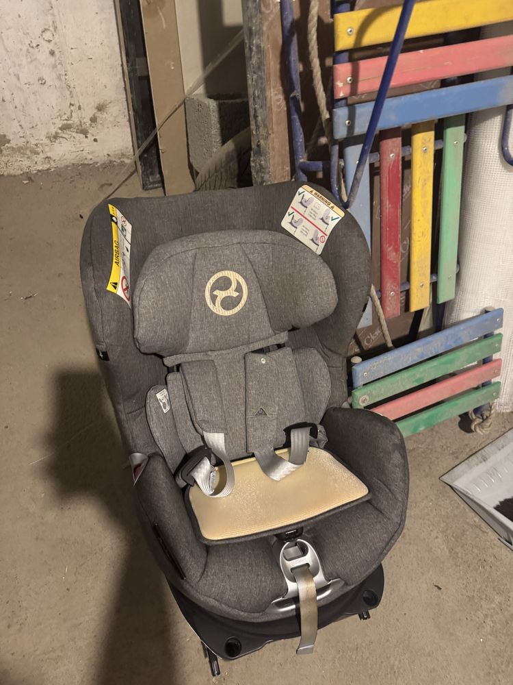 Продаю автокресло cybex