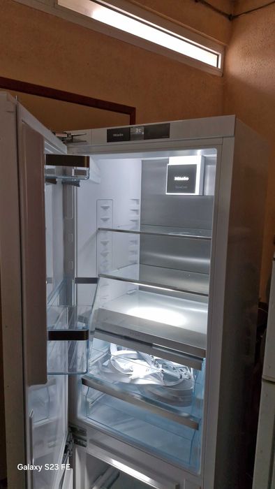 Нов хладилник вграждане Miele KFN 7774D
