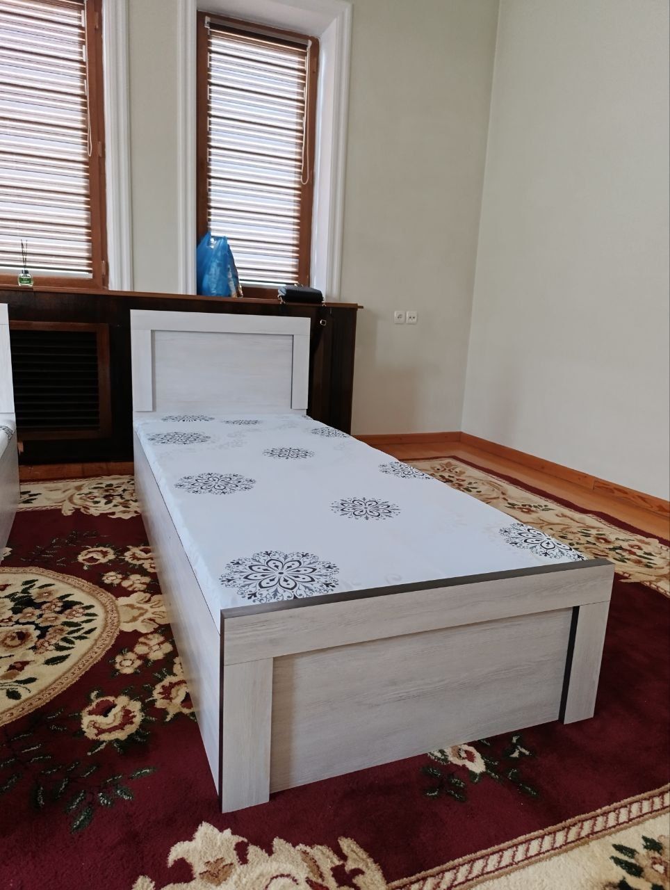 Krovat bir kishilik sandiqli optom narxlarda