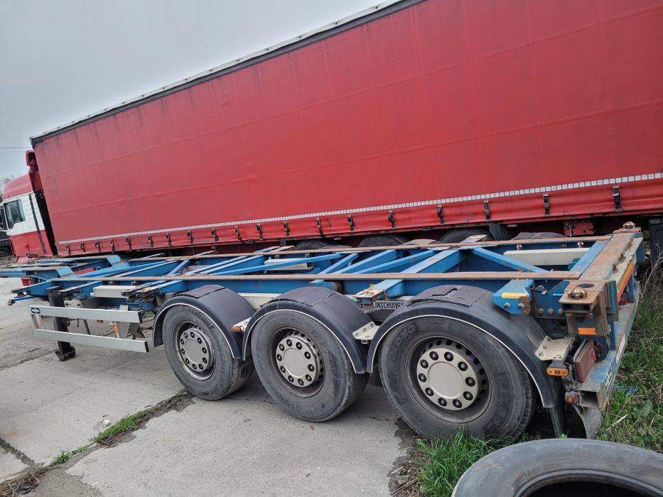Semi  remorcă  containere