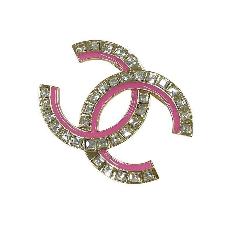 Бутикови брошки Chanel