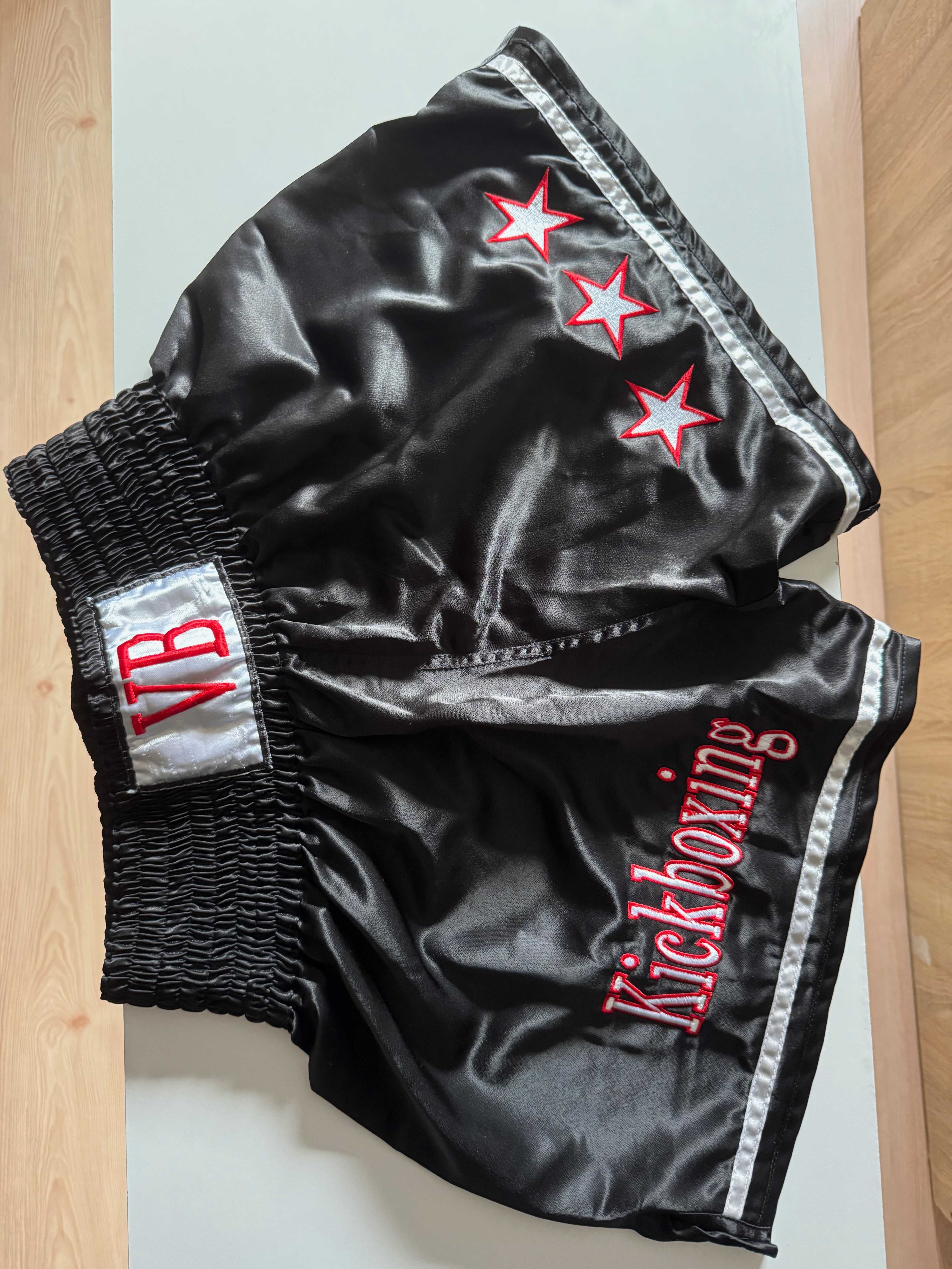 Pantaloni scurți de Muay Thai și Kickboxing