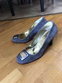 Нови бежаво- сиви сандали и велурени обувки на Никълс 38