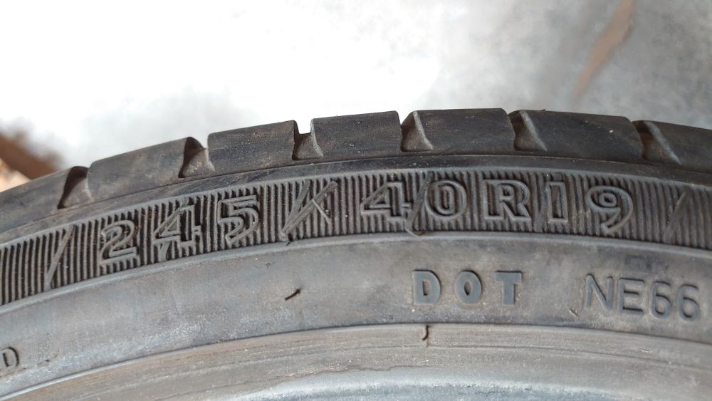 Гуми GOOD YEAR  245/40/19.  98V. Run Flat M+S  зимни