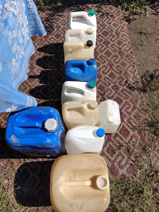 Продам канистры пластиковые
