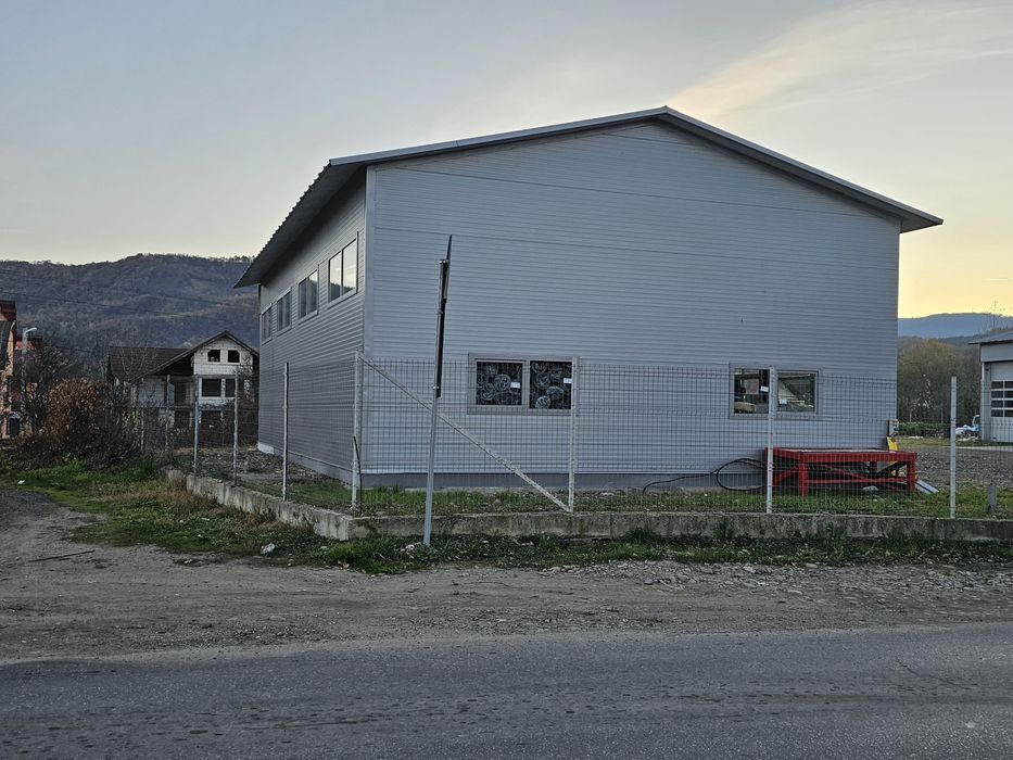 De vanzare sau inchiriere Teren cu 2 Hale în Sighet