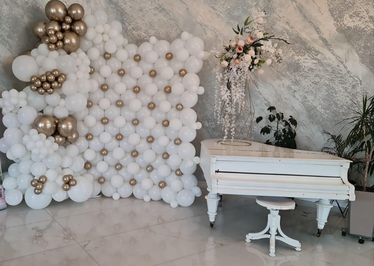 Decor baloane , majorat ,zi inimastică