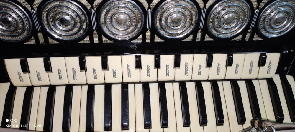 Vând acordeon Paolo Soprani cu Cassotto