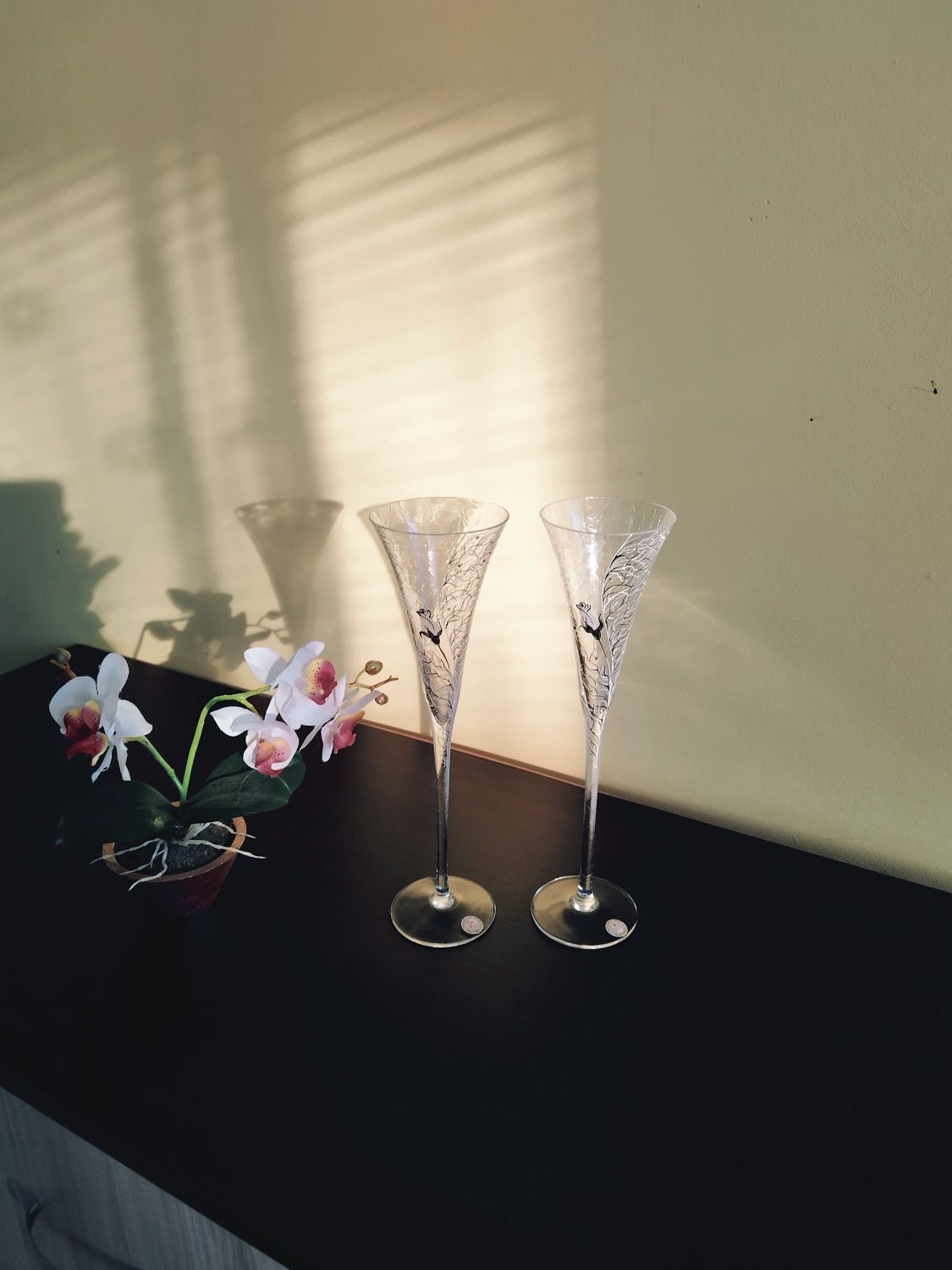 Сватбени чаши с бяла роза, нови, ръчна изработка