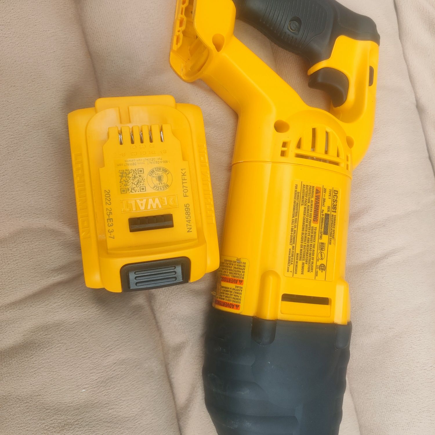 Vind  Dewalt DCS381 aUSA20v cu acumulator de 5Ah