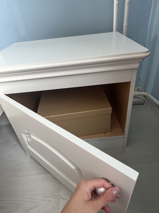 Нощни шкафчета и скрин