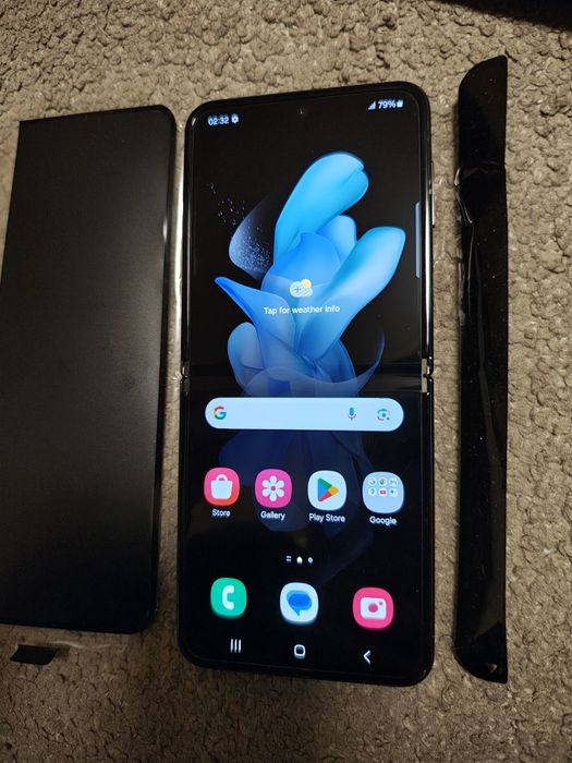 НОВ!!! Samsung Z flip 4