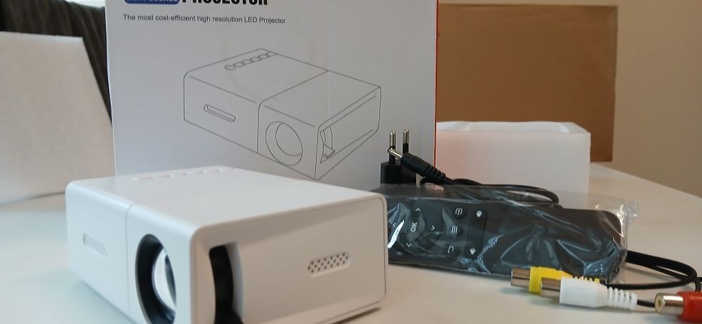 Mini LED projector - нов