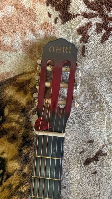 Продаётся классическая гитара