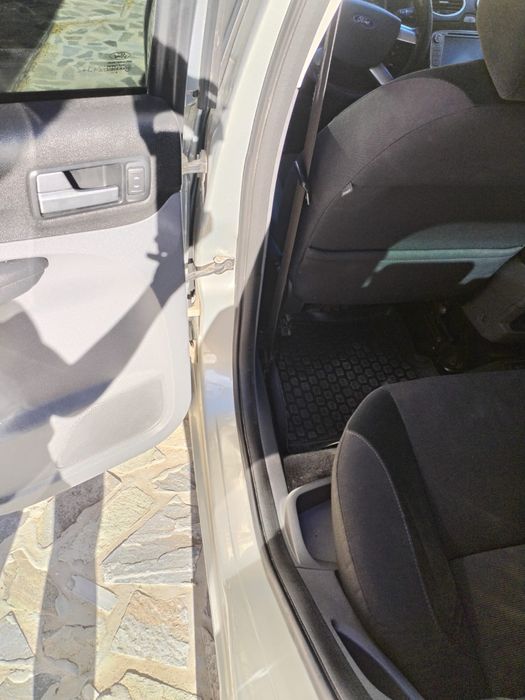 Vând Ford Focus hatchback 2009