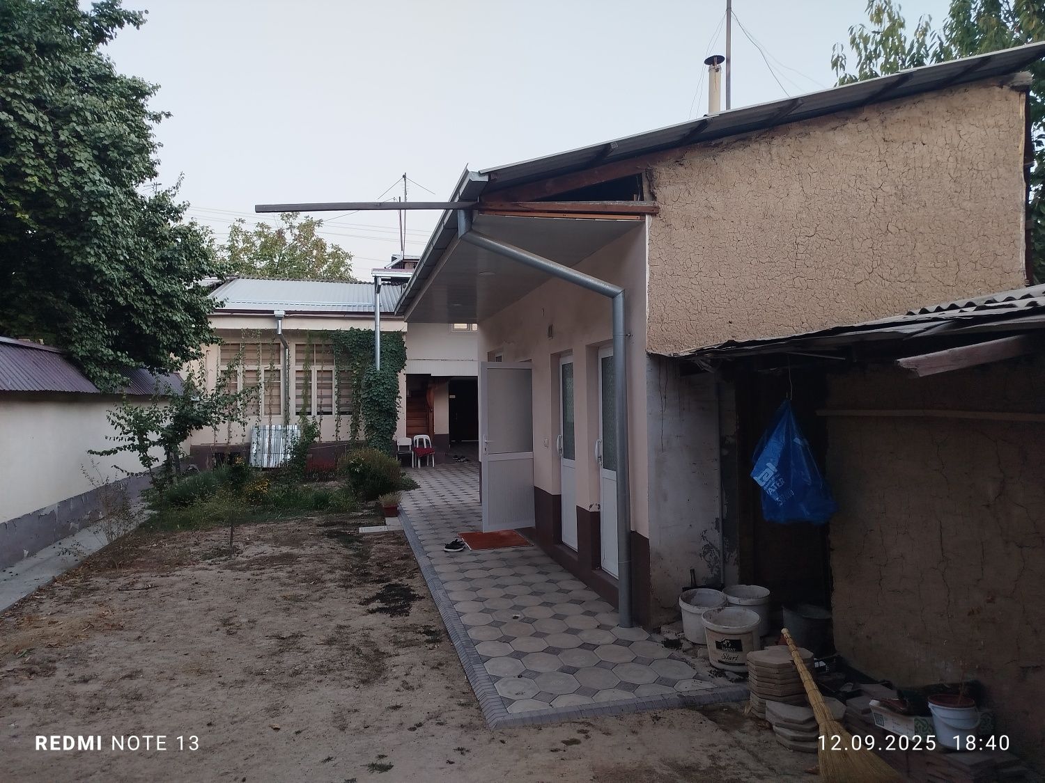 Дружба Комолон 2,8 соток 3 хона.
