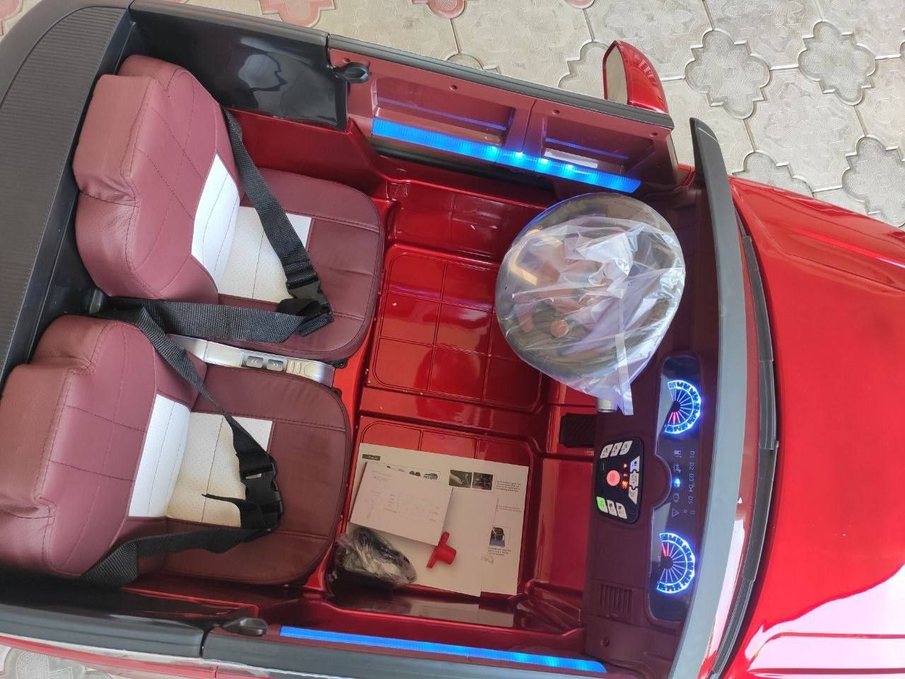 Болшая и двухместная детская машина с пультом электромобиль для детей
