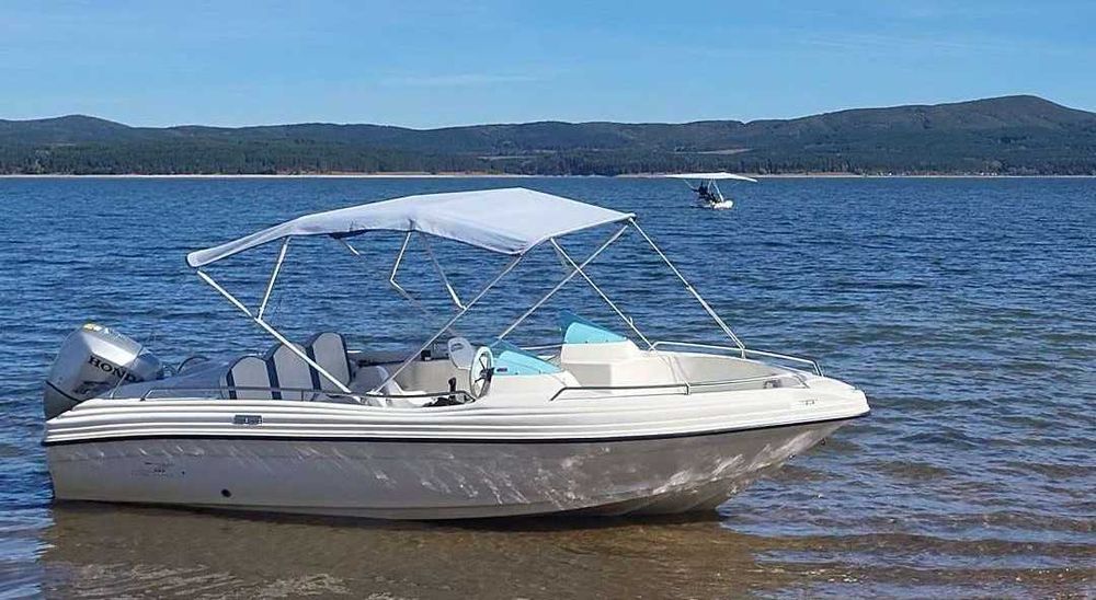7 местна лодка 150hp Tiburon Inside