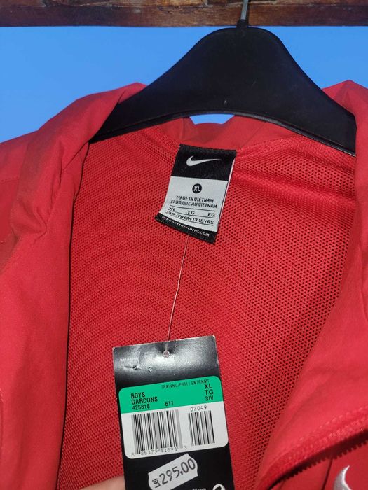 Jacheta/Hanorac Nike Rosu-alb Marimi 152-158 si 158-170