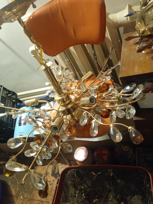 Продам люстру и два светильника