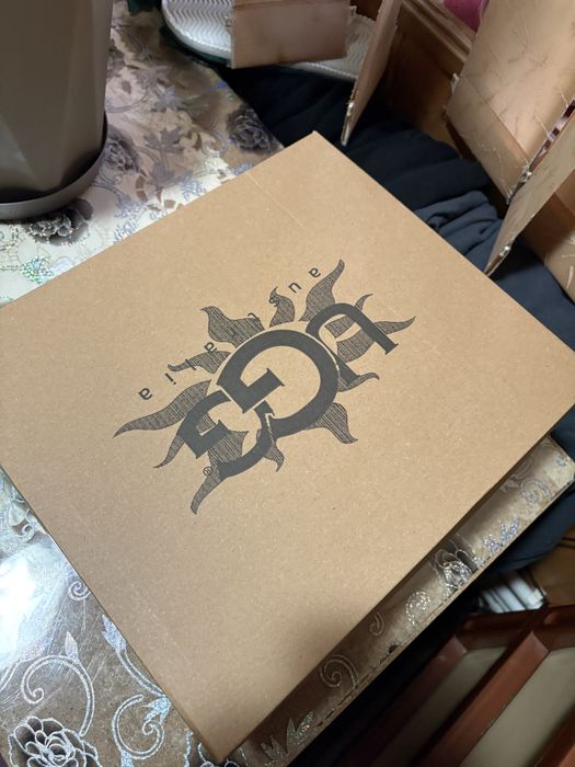 Papuci tazz ugg produs nou 36,37,38,41