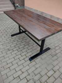 Masa din lemn masiv cu picioare din metal