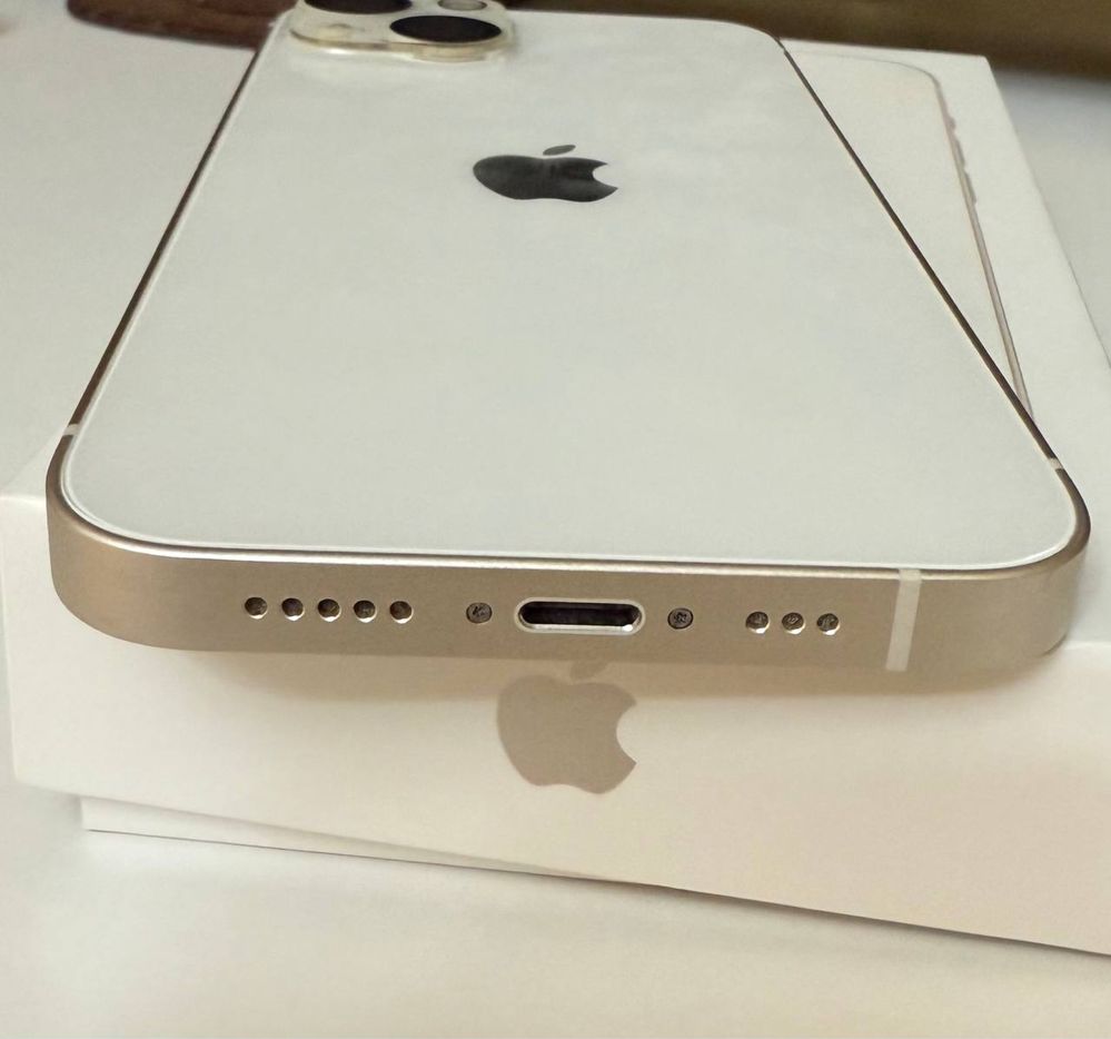IPhone 13  почти чисто нов