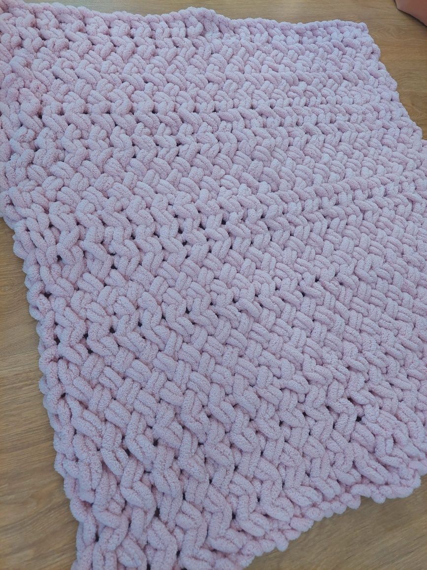 Ръчно плетено бебешко одеяло