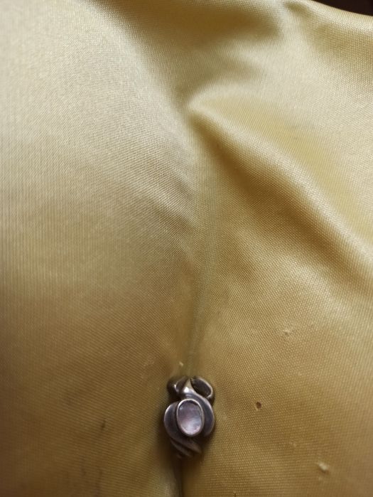 Продавам сребърен пръстен