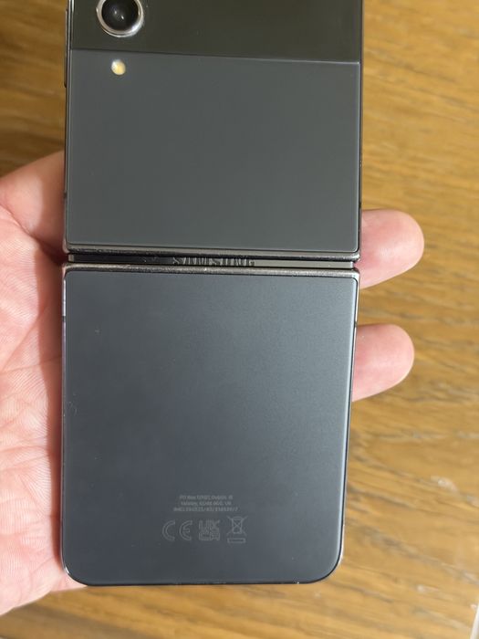 Samsung Galaxy Z Flip4