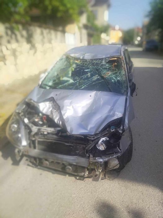 Хонда Сивик 1.4 I  90 к.с 2004 година.