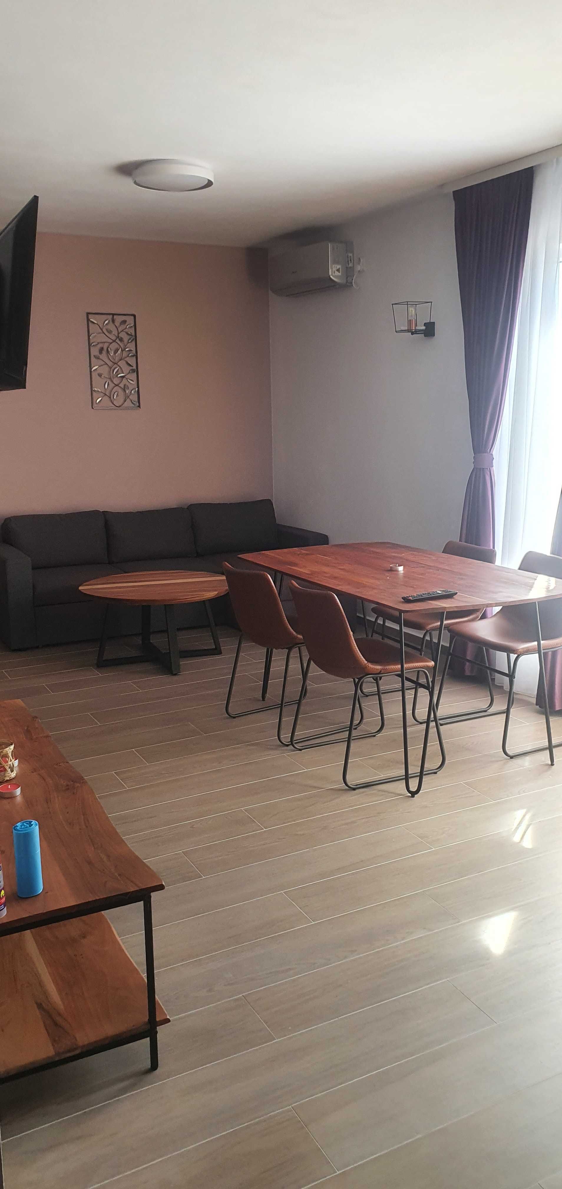 Inchiriez apartament tip penthouse langa Cetate